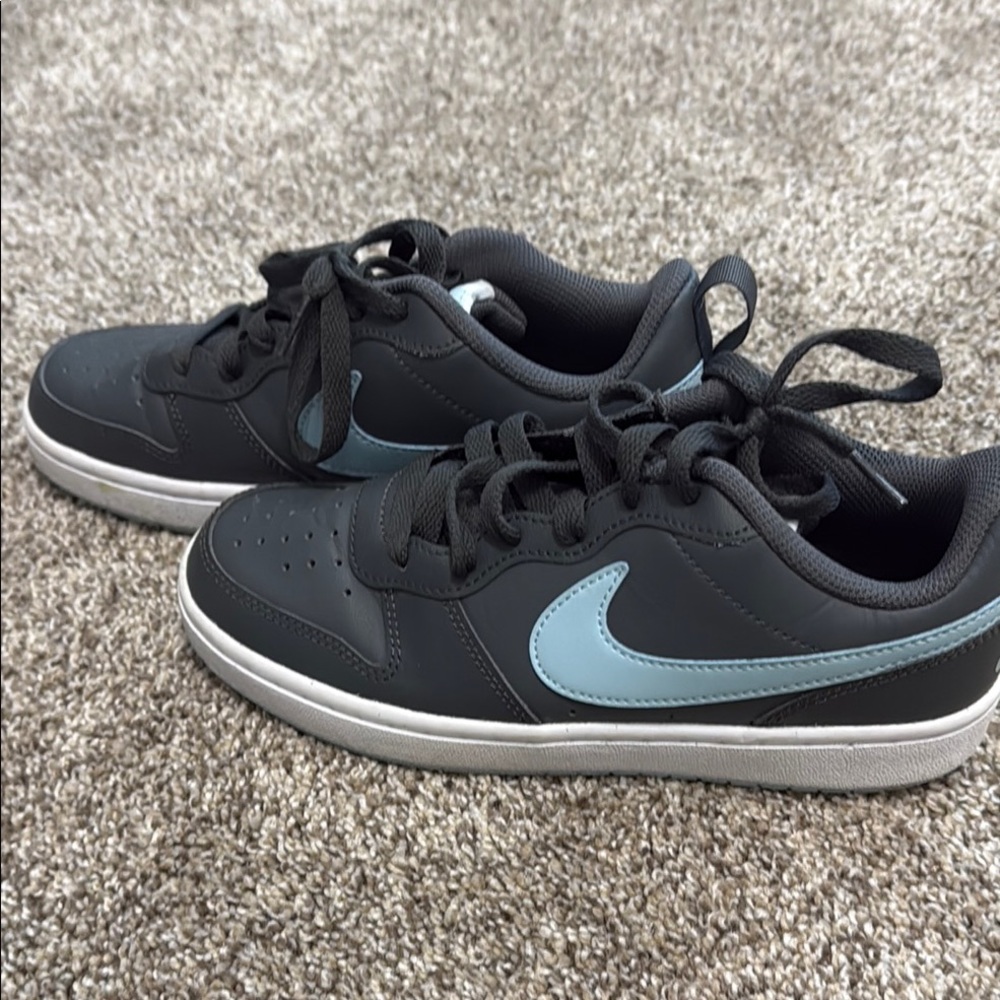 Nike Kids Black and Light Blue Sneakers size 5Y